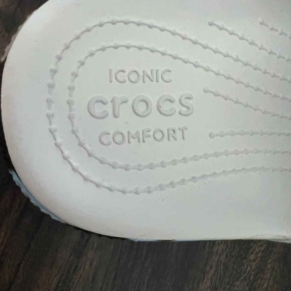 NWT-Crocs Unisex Camo Sandals - Picture 3 of 5